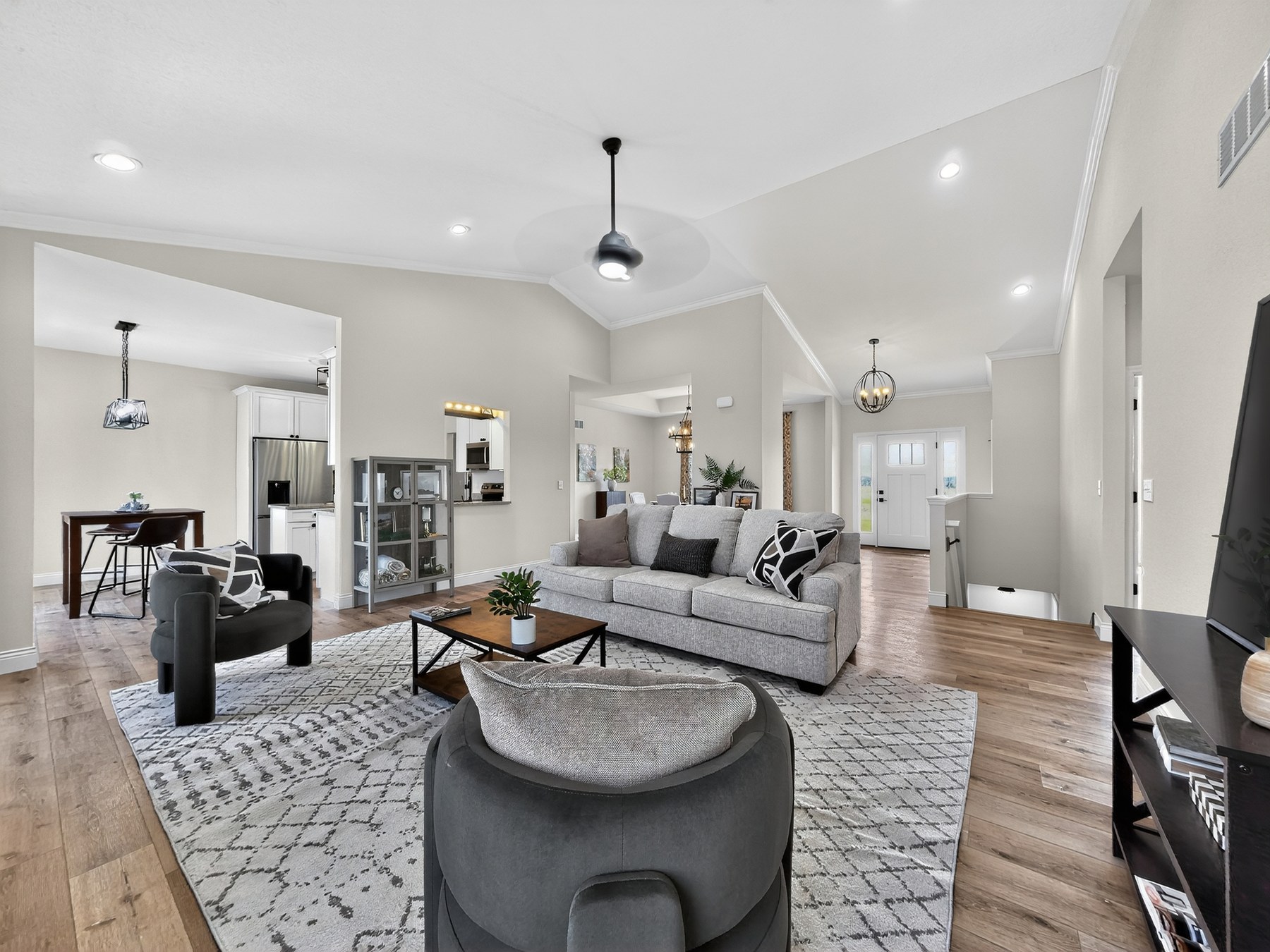 Open concept living and kitchen · Southeast Missouri - HelixMind Real Estate Media